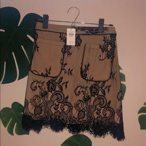 This skirt it’s super cute, this is the back :)